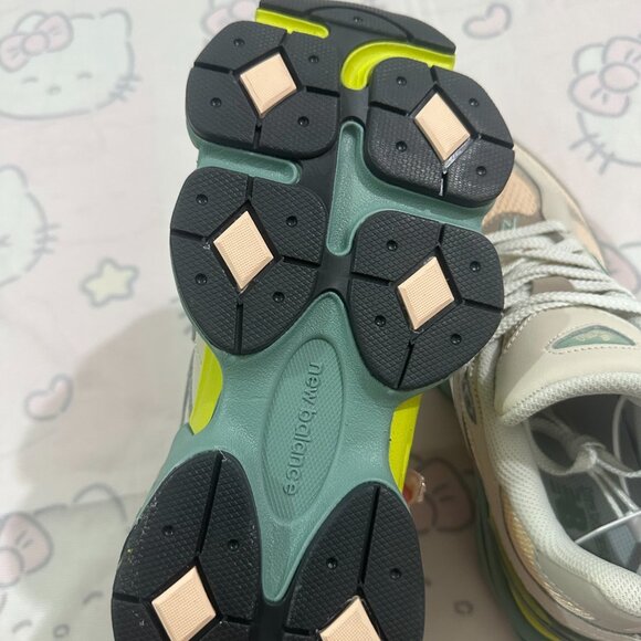 New Balance 9060 Series Low-Top Thick-Soled Sneakers - Picture 3 of 6